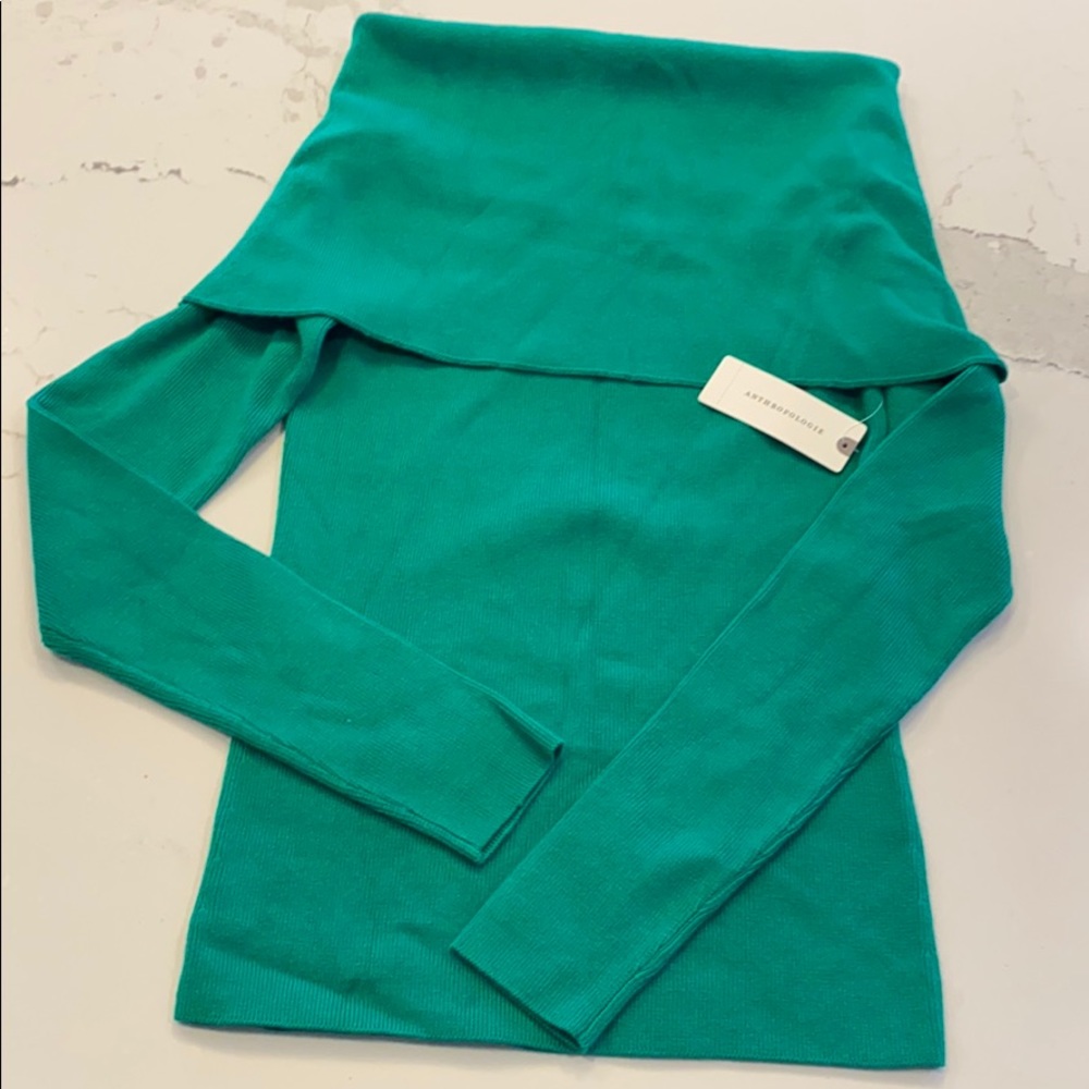 Over-the-shoulder Kelly Green Sweater ✨